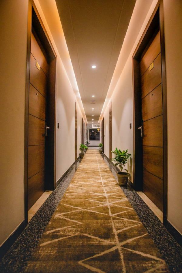 ホテル ［タージガンジ］一軒家（400m²）｜ 21ベッドルーム／21バスルーム アーグラ エクステリア 写真