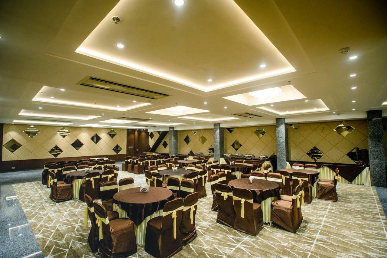 ホテル ［タージガンジ］一軒家（400m²）｜ 21ベッドルーム／21バスルーム アーグラ エクステリア 写真