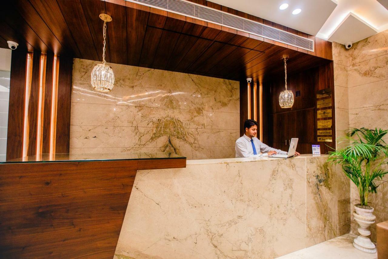 ホテル ［タージガンジ］一軒家（400m²）｜ 21ベッドルーム／21バスルーム アーグラ エクステリア 写真